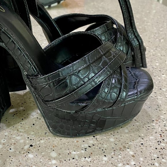 Aldo Platform Womens Sandal wide thick heel. - Picture 3 of 7